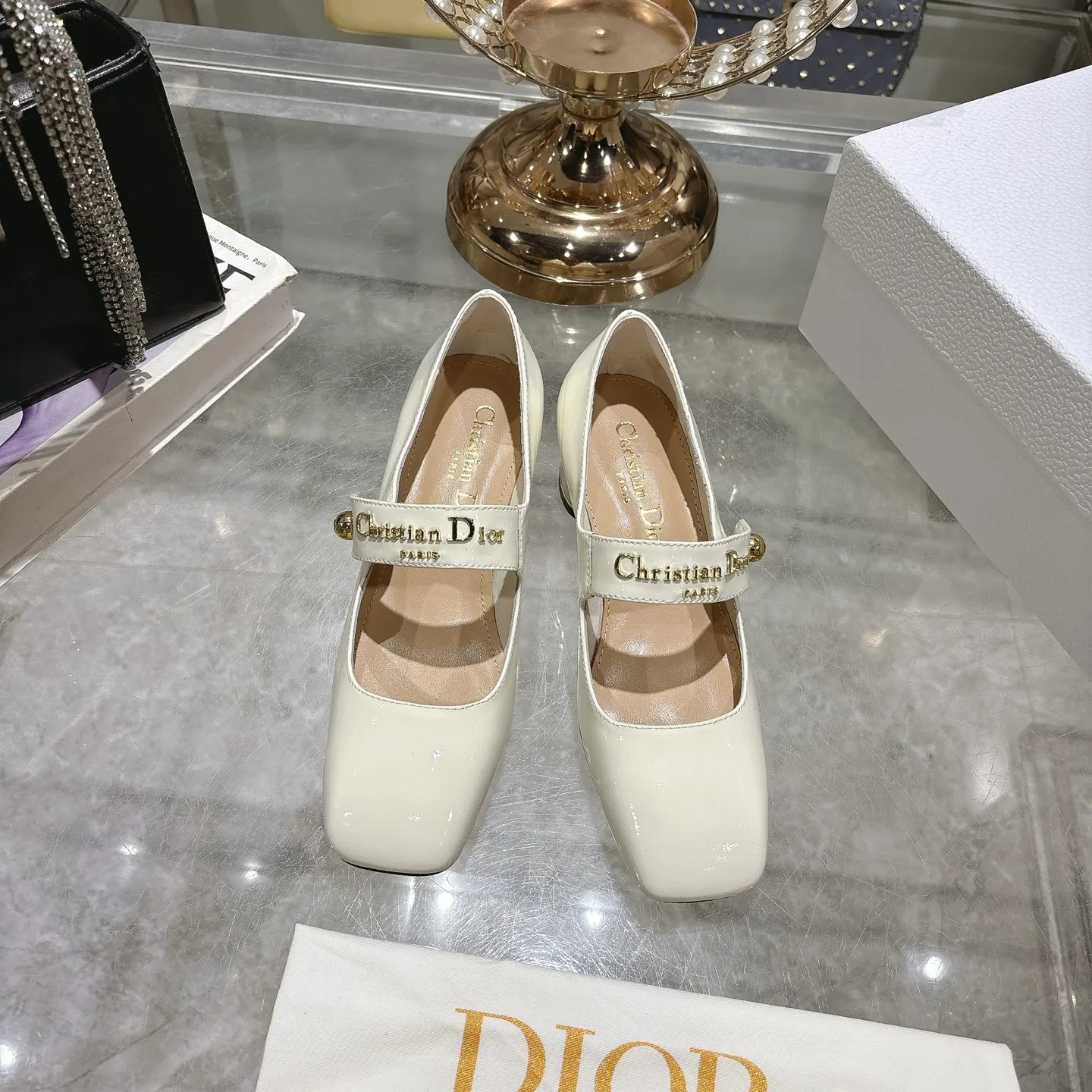 💕💕Factory direct selling price p560💕💕 💕25ss early spring new Dior Dior D-My hardware letter square toe high heels 👠This My Dior high heels are a new product in the 2025 spring and summer ready-to-wear series, showing exquisite elegance. Carefully crafted from cow leather, it is embellished with gold buckles and a metallic Christian Dior Paris logo, making it highly recognizable and highlighting Dior's extraordinary craftsmanship. Graphic style heels complement each other, making the fashionable design more elegant. Upper: cow patent leather. Inner foot pad: sheepskin. Sole: Italian genuine leather outsole. Heel height: 4cm 7.5cm. Size: 35-39 (34.40.41. Customized items are non-refundable)